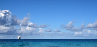 Jak zamontować markizę na balkonie?