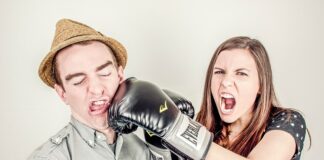 Czy pod rękawice do MMA zakłada się owijki?